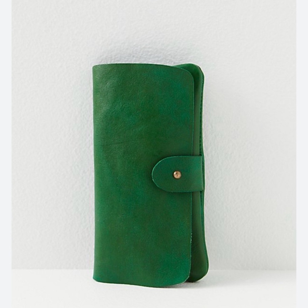 FREE PEOPLE  Pulito Leather Wallet - Green